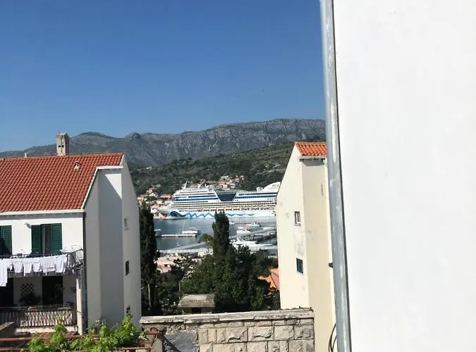 King's Landing Esma' House