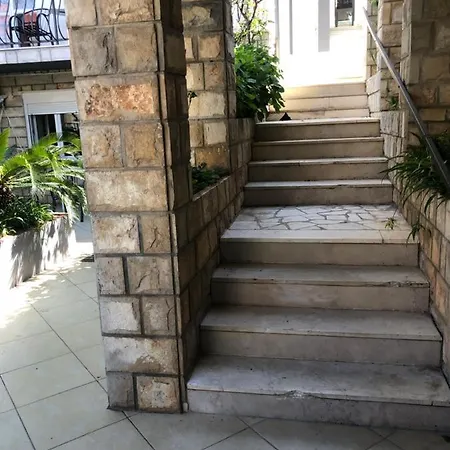 King's Landing Esma' House شقة