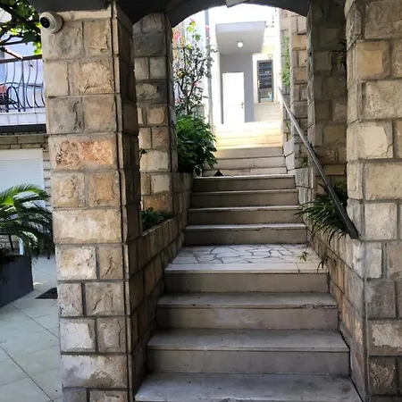 King's Landing Esma' House Апартаменты *