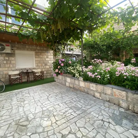 Апартаменты King's Landing Esma' House