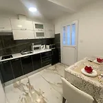 דירה King's Landing Esma' House