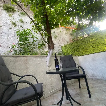 דירה King's Landing Esma' House *
