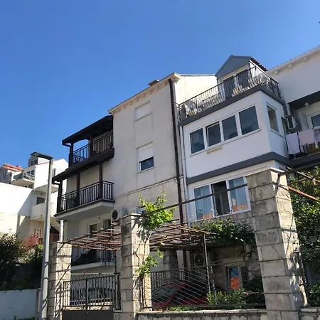 King's Landing Esma' House *