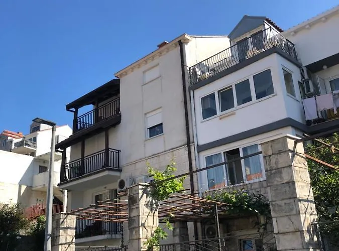 King's Landing Esma' House *