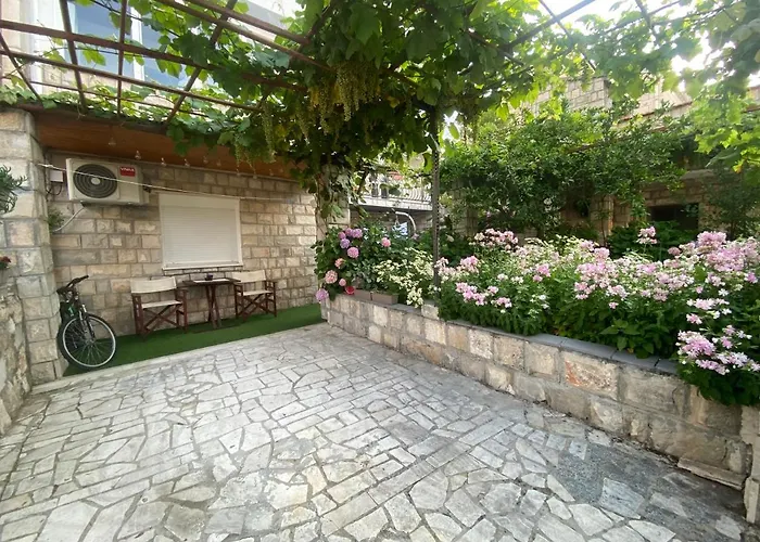 アパート King's Landing Esma' House